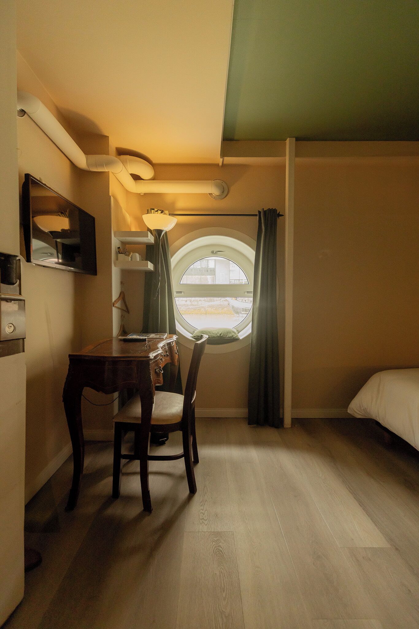 junior double room | individually furnished, desk, laptop workspace, cots/infant beds