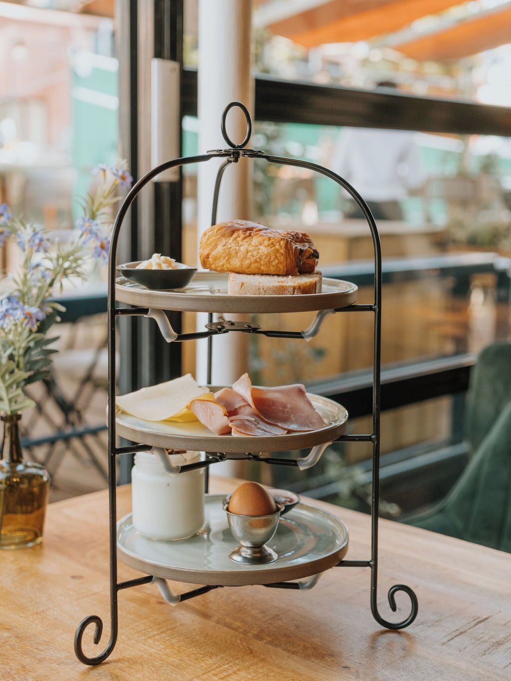 daily continental breakfast (eur 17.50 per person)