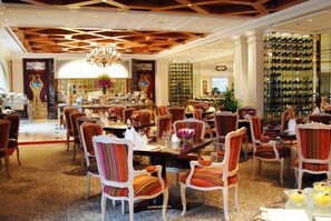 3 restaurants, lunch, dinner served; Portuguese cuisine - Legendale Hotel Beijing (Beijing)