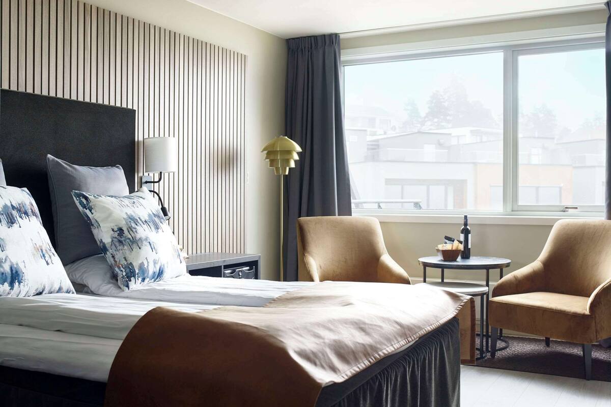 minibar, desk, free wifi