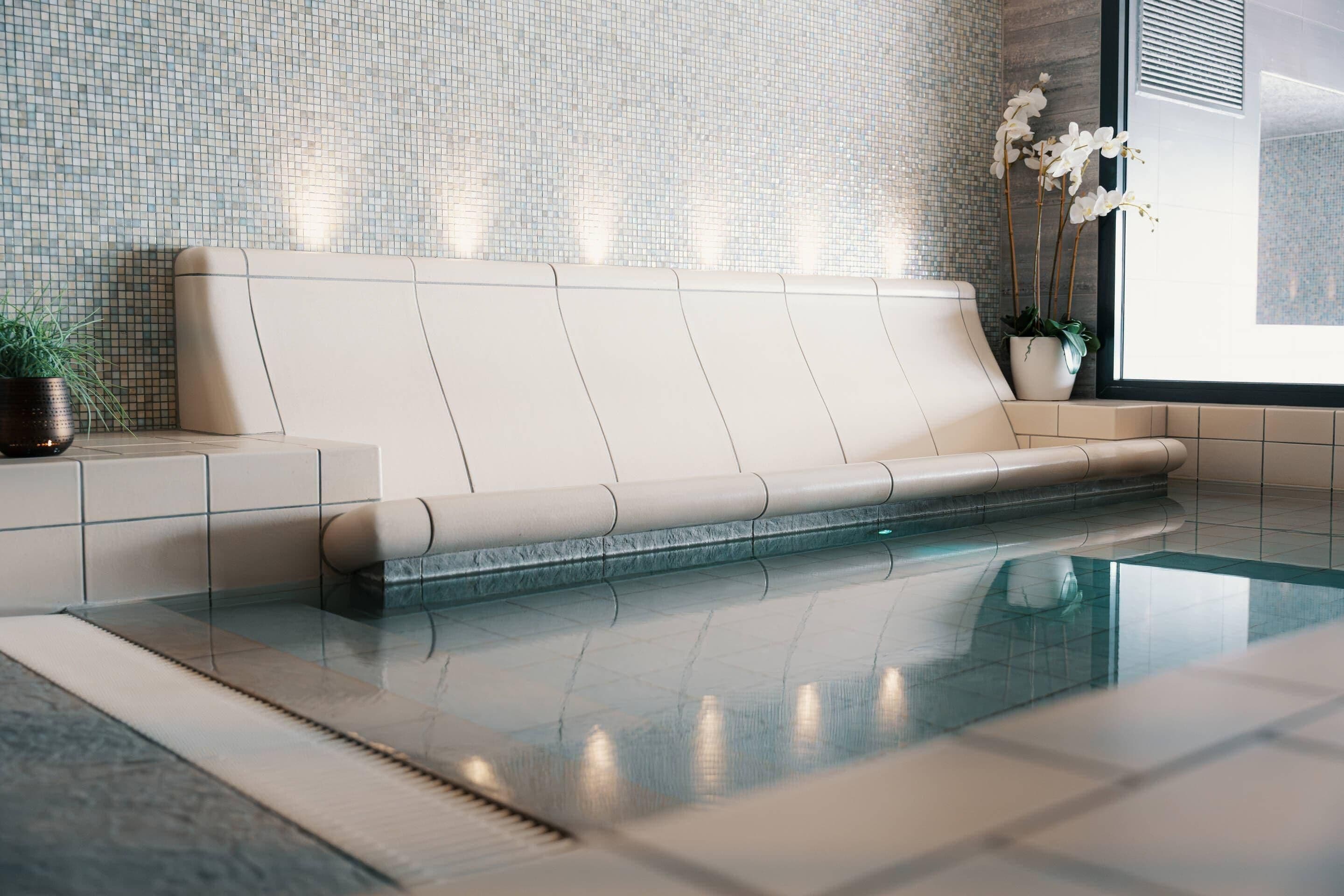 Behandlingsrom for par, badstue, boblebad og varme kilder/mineralkilder