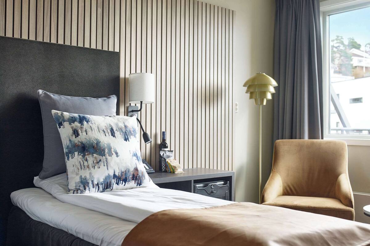 couples treatment room(s), sauna, hot tub, hot springs/mineral springs