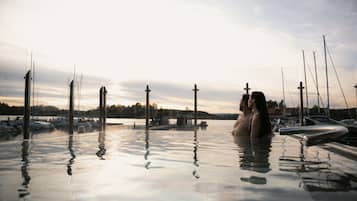 Couples treatment rooms, sauna, hot tub, hot springs, body treatments