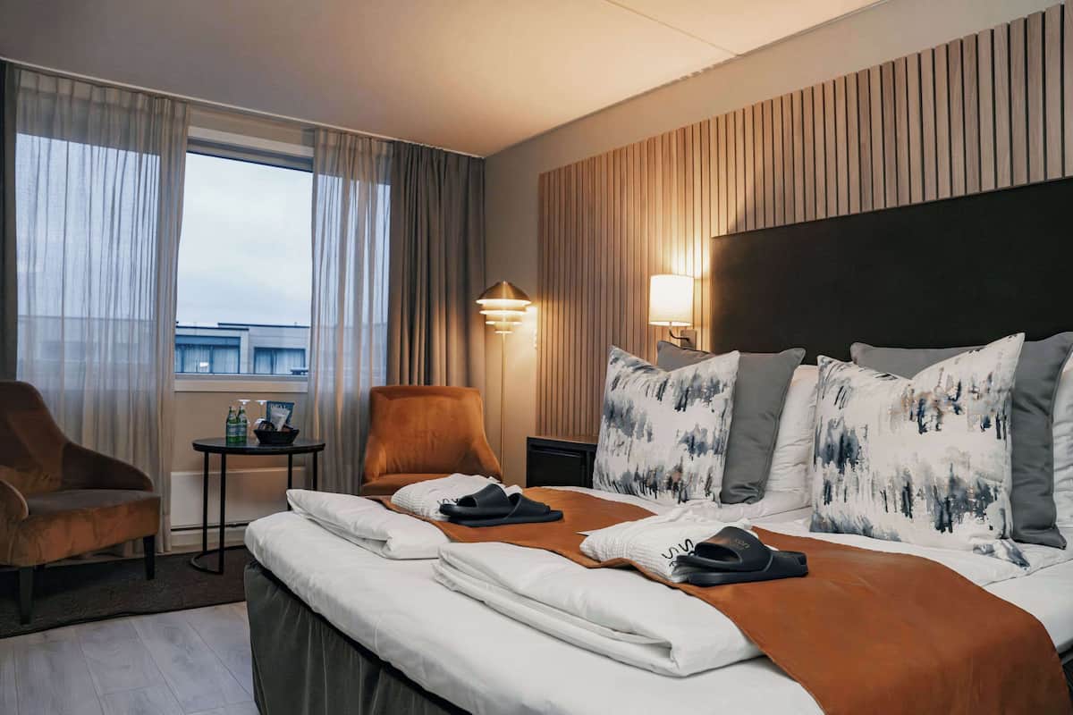 minibar, desk, free wifi