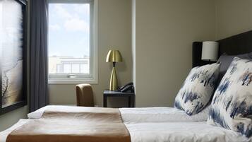 Minibar, desk, free WiFi