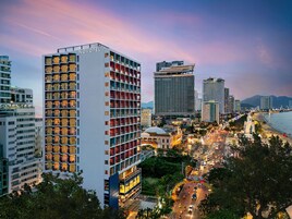 Superior Room, 2 Twin Beds | 1 bedroom, minibar, in-room safe, individually decorated