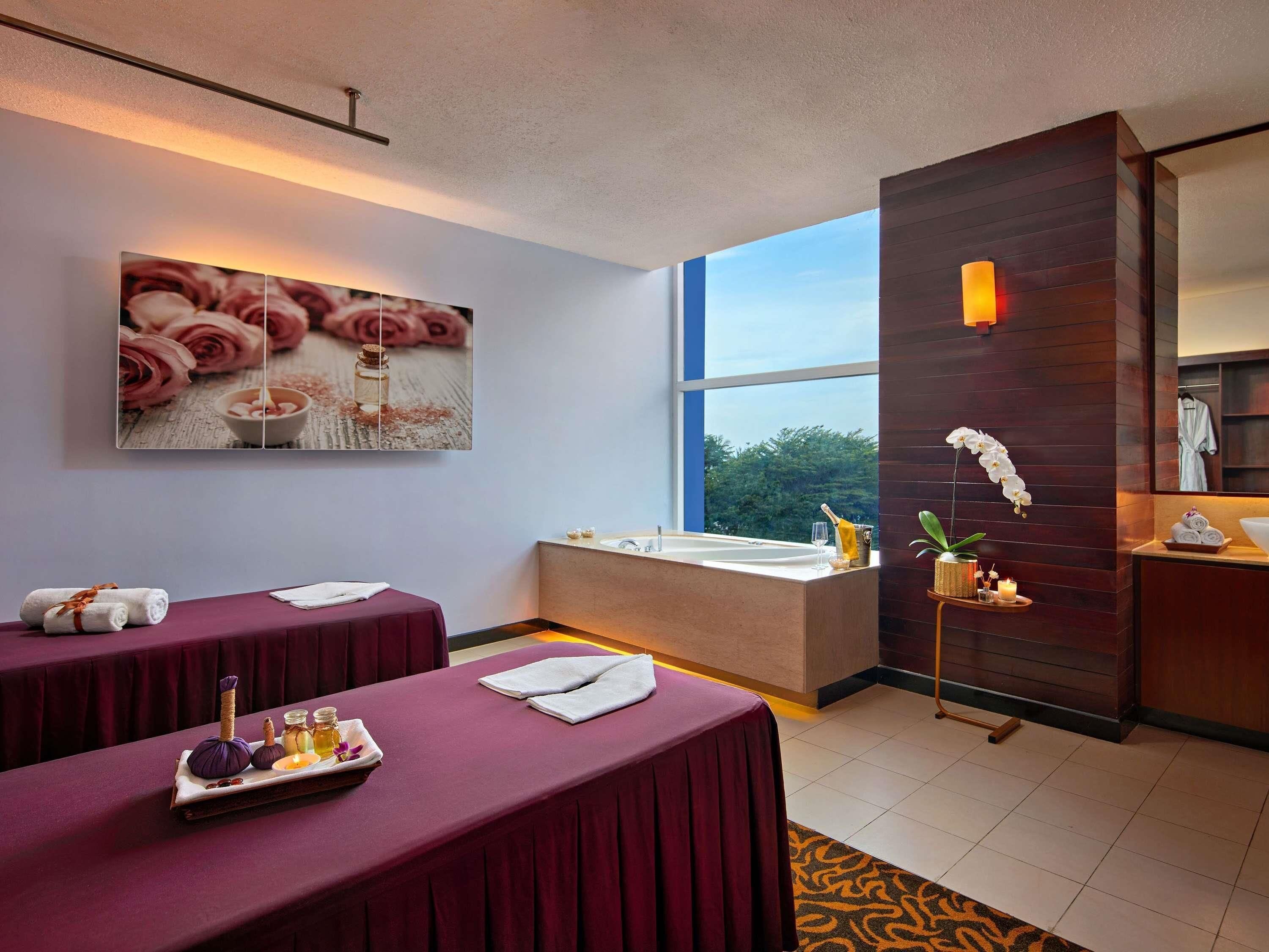 Couples treatment rooms, body treatments, hot stone massages, body wraps