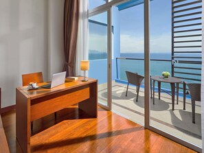 Superior-Suite, 1 King-Bett | 1 Schlafzimmer, Minibar, Zimmersafe, individuell dekoriert