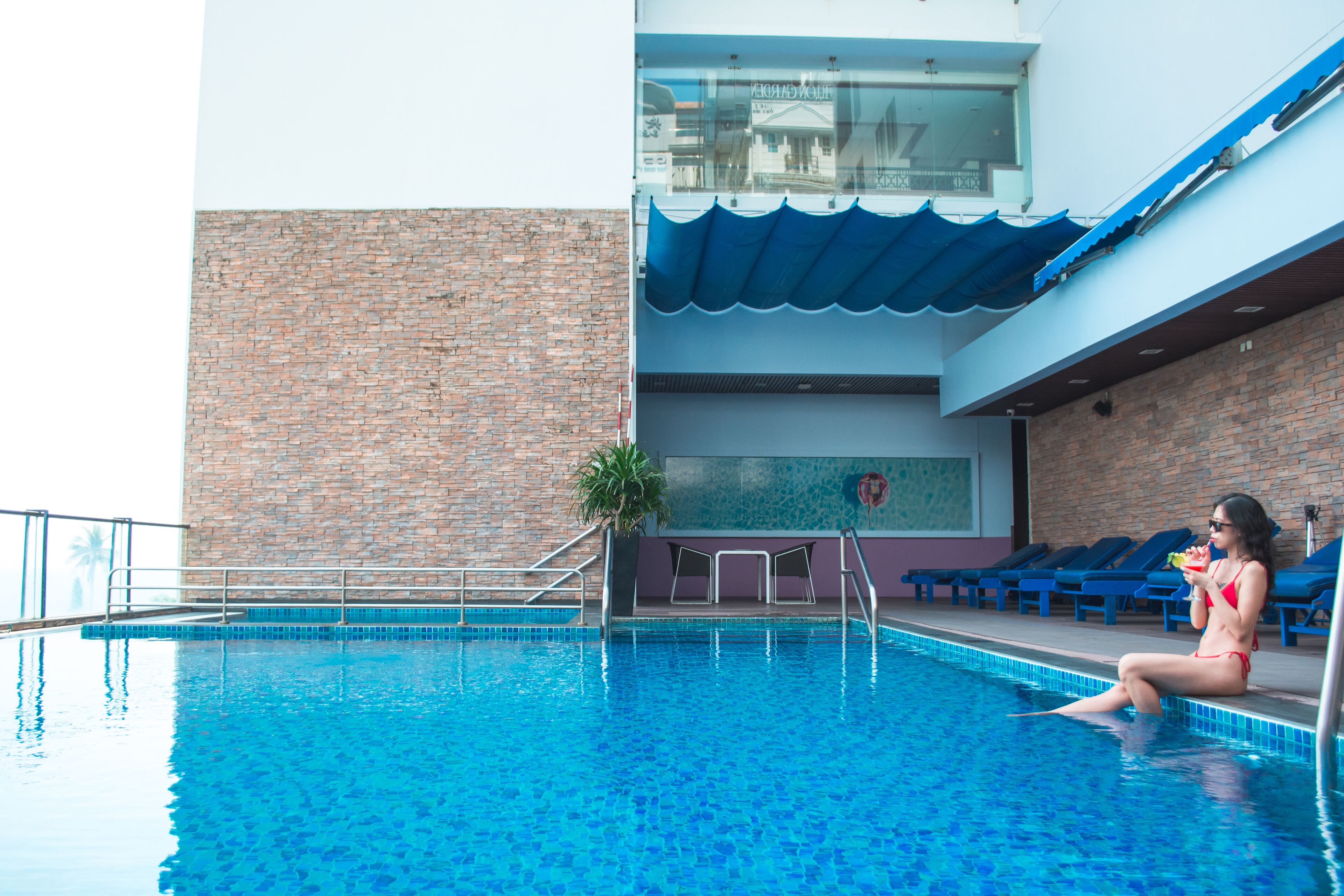 indoor pool, outdoor pool, open open 24 hours a day, pool loungers
