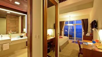 Superior Room, 1 King Bed, Ocean View | 1 bedroom, minibar, in-room safe, desk