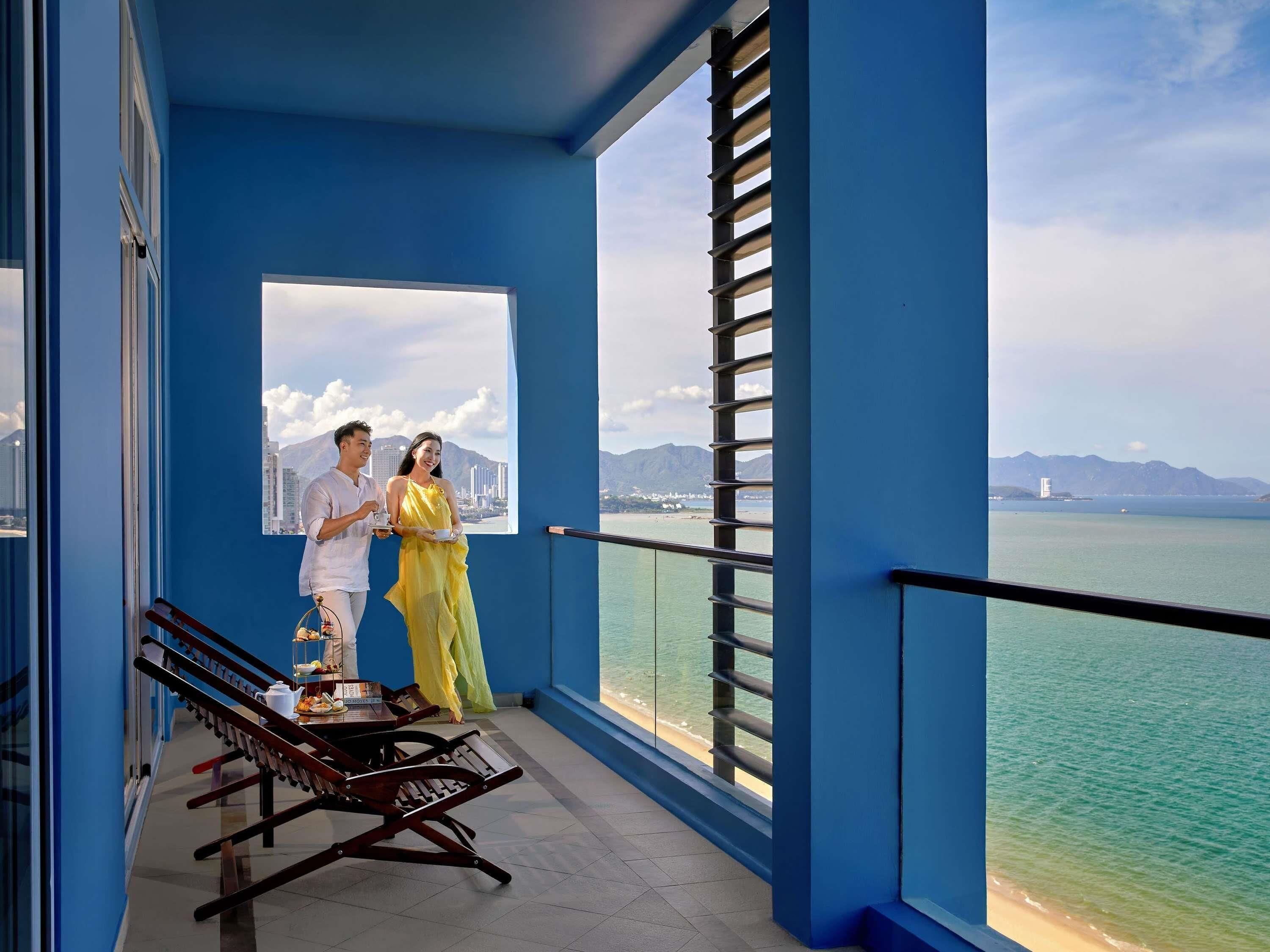 1 kamar tidur, minibar, brankas, dan didekorasi berbeda-beda