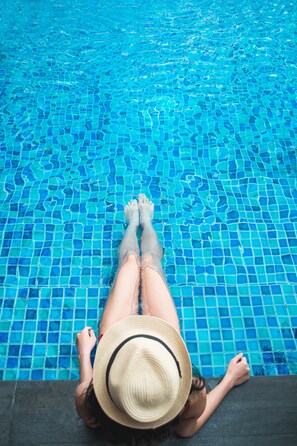 Indoor pool, outdoor pool, open open 24 hours a day, pool loungers - Novotel Nha Trang (Nha Trang)