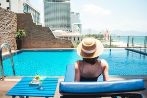 Indoor pool, outdoor pool, open open 24 hours, sun loungers - Novotel Nha Trang (Nha Trang)