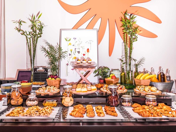 Daily buffet breakfast (AED 55 per person)