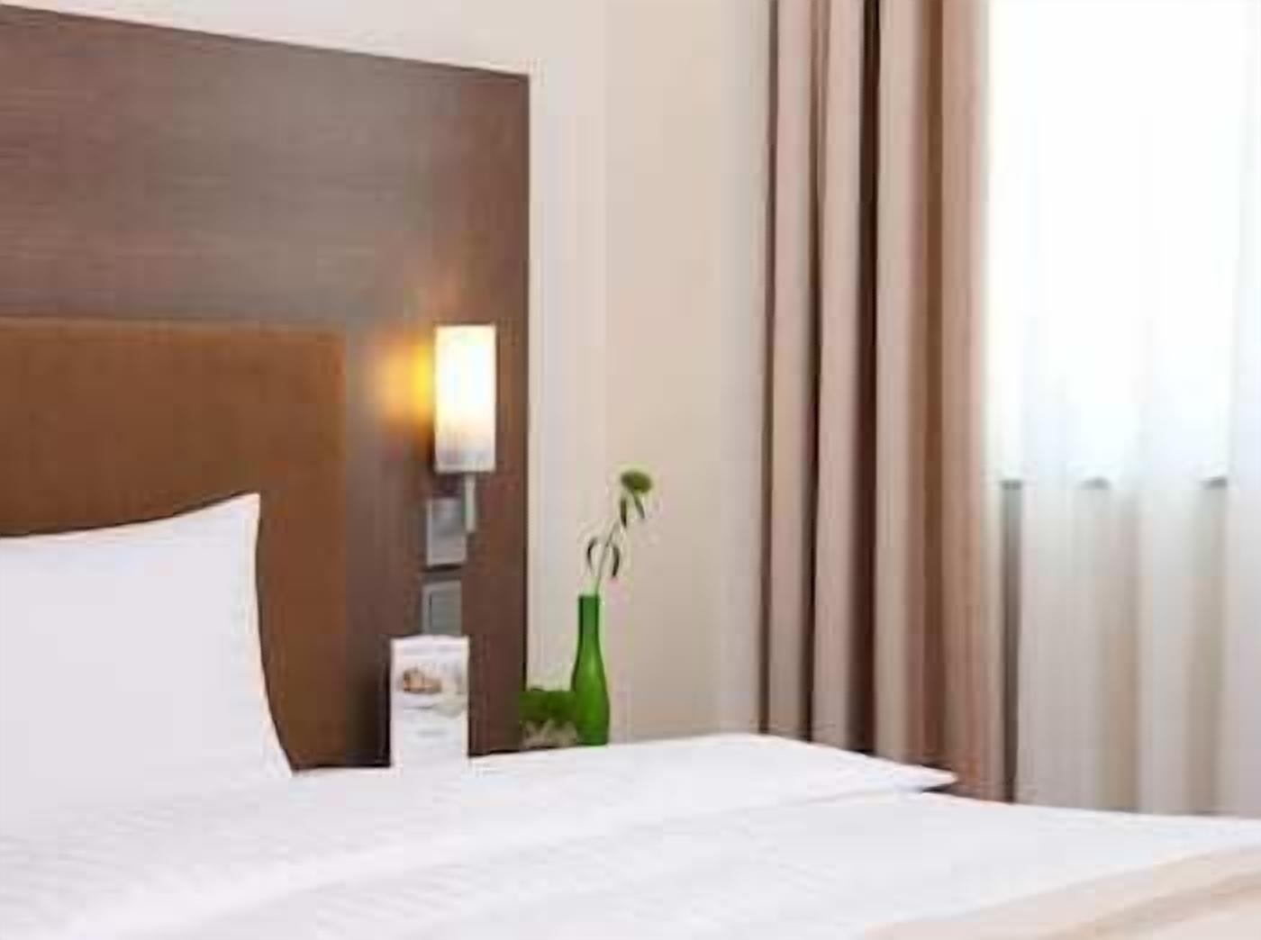 In-room safe, desk, soundproofing, free WiFi