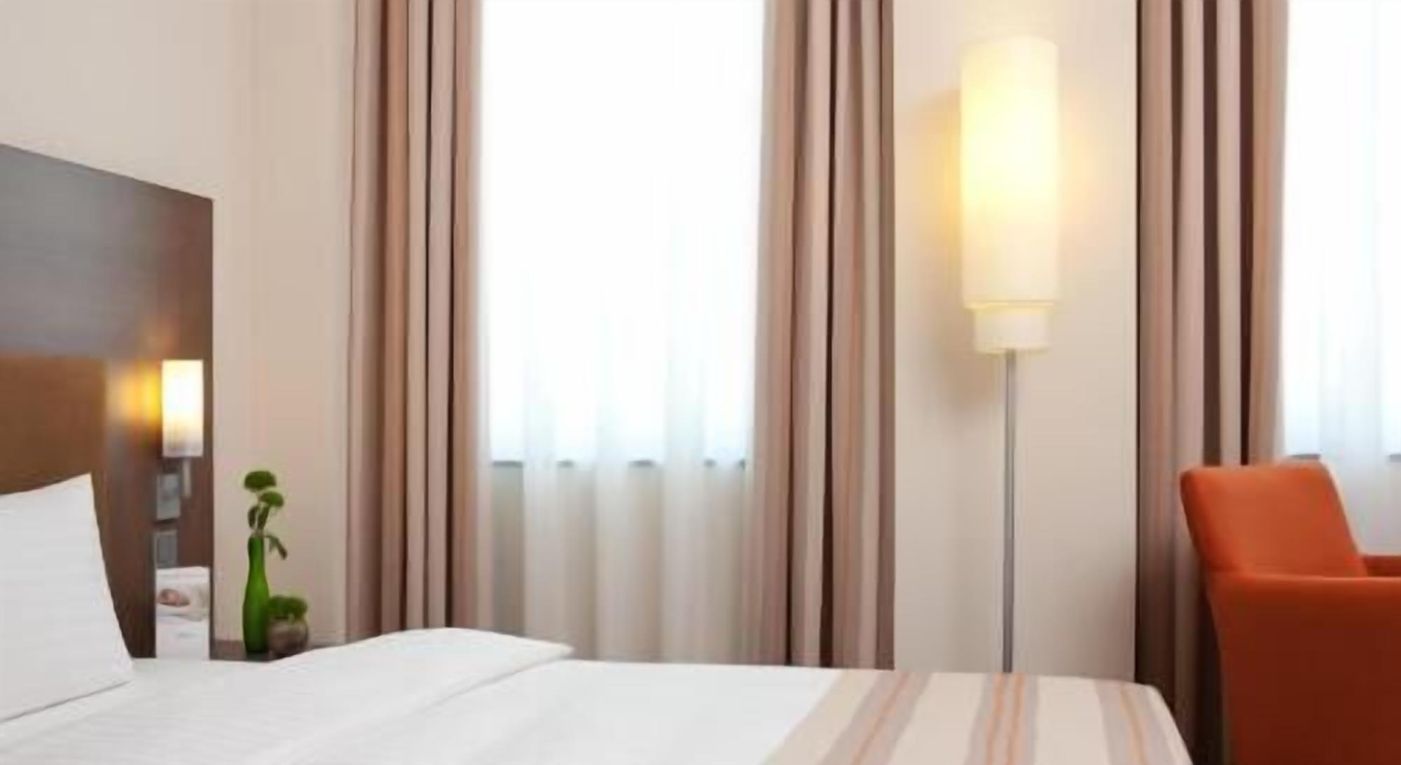 In-room safe, desk, soundproofing, free WiFi