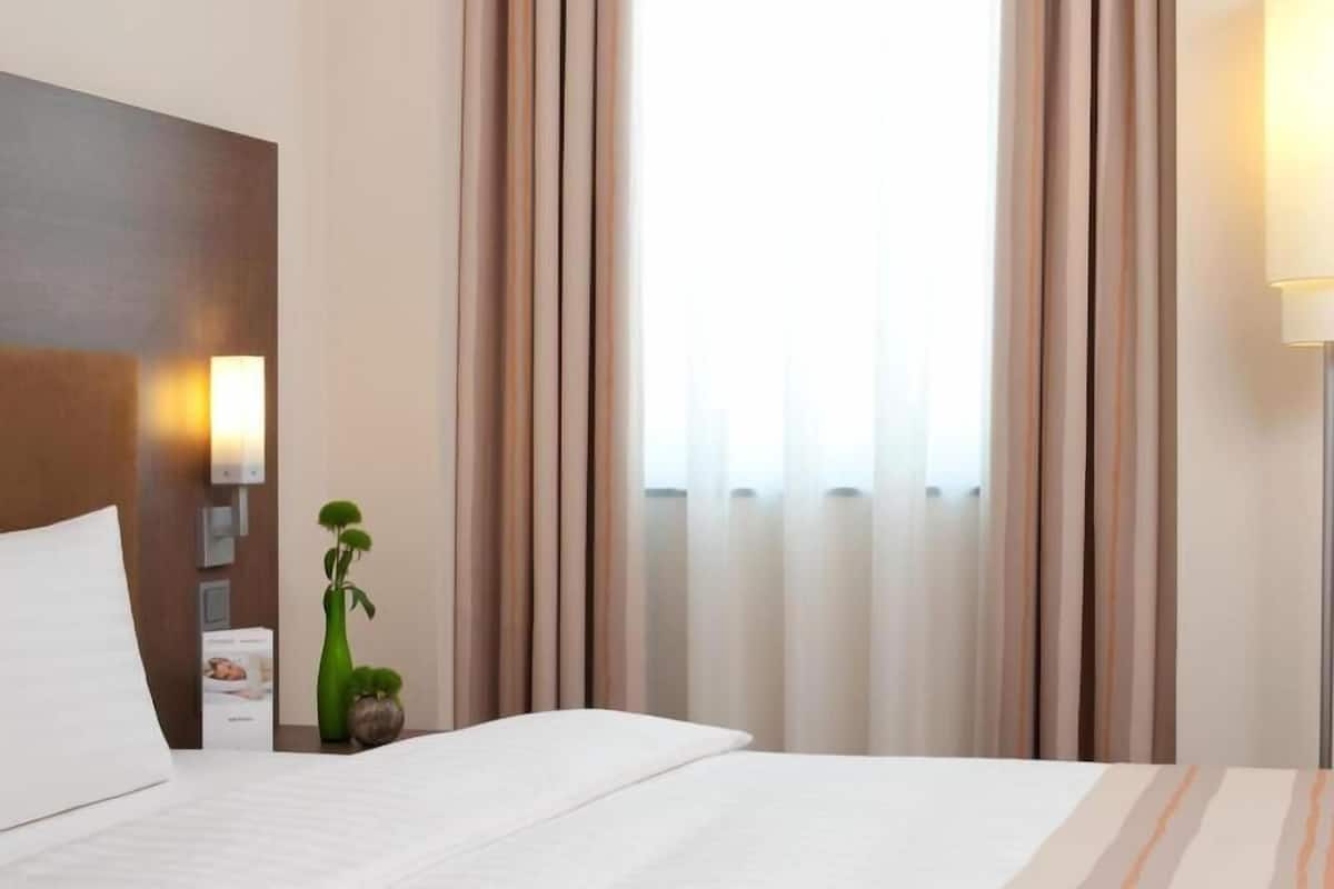 In-room safe, desk, soundproofing, free WiFi