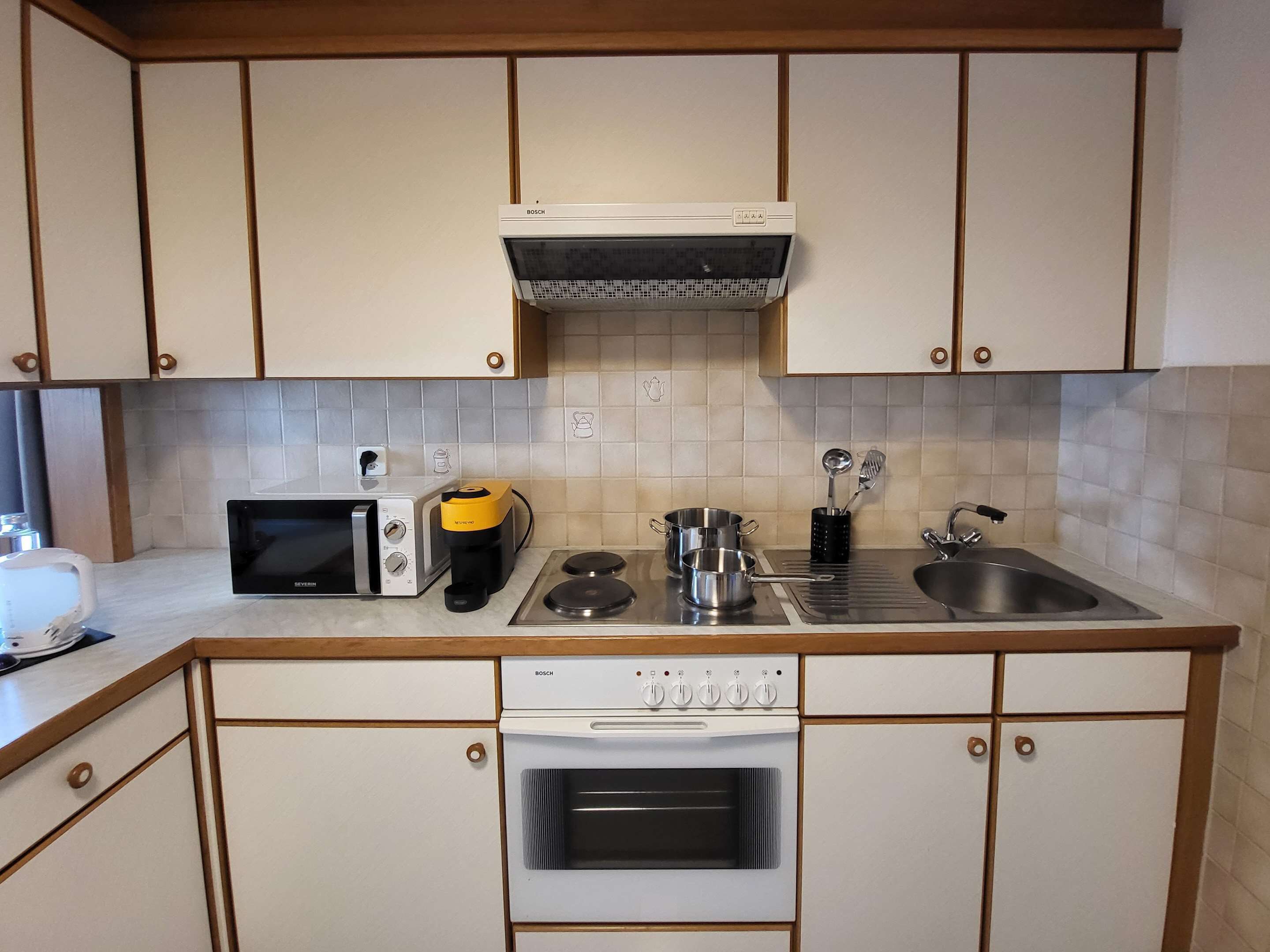 standard studio, 1 double bed, kitchenette | private kitchen | coffee/tea maker