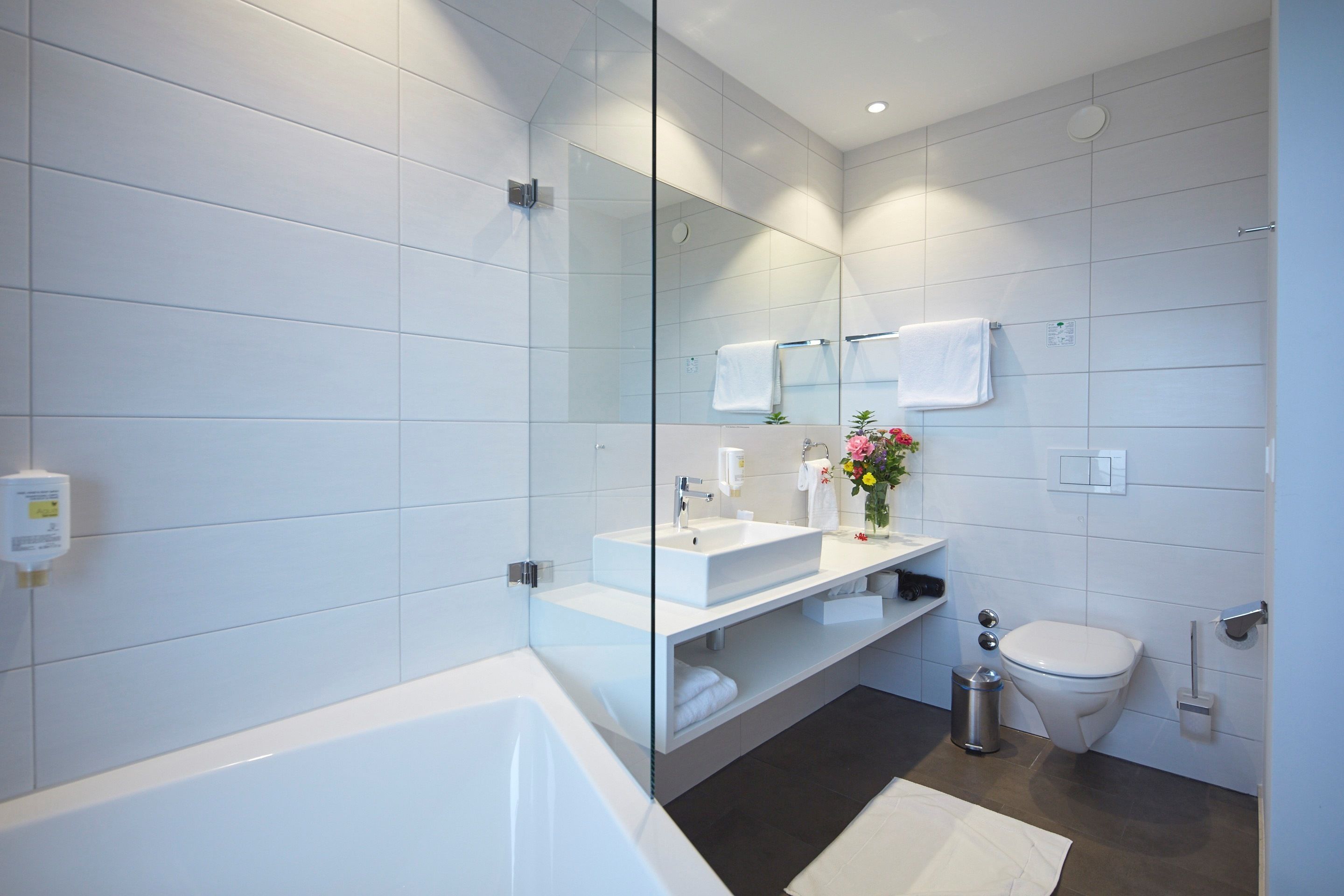 junior suite, 1 double bed, balcony, lake view | bathroom | hair dryer, towels, soap, shampoo