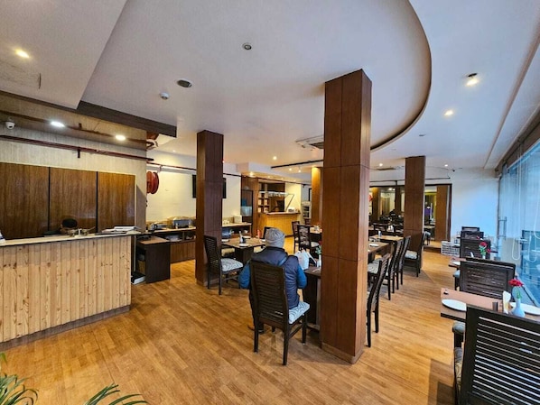Dining - Hotel Saptagiri (New Delhi)
