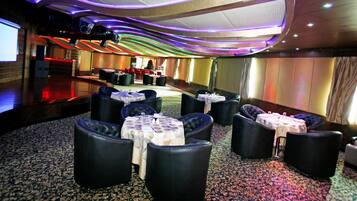 2 Restaurants, Frühstück, Mittagessen, Abendessen, internationale Küche