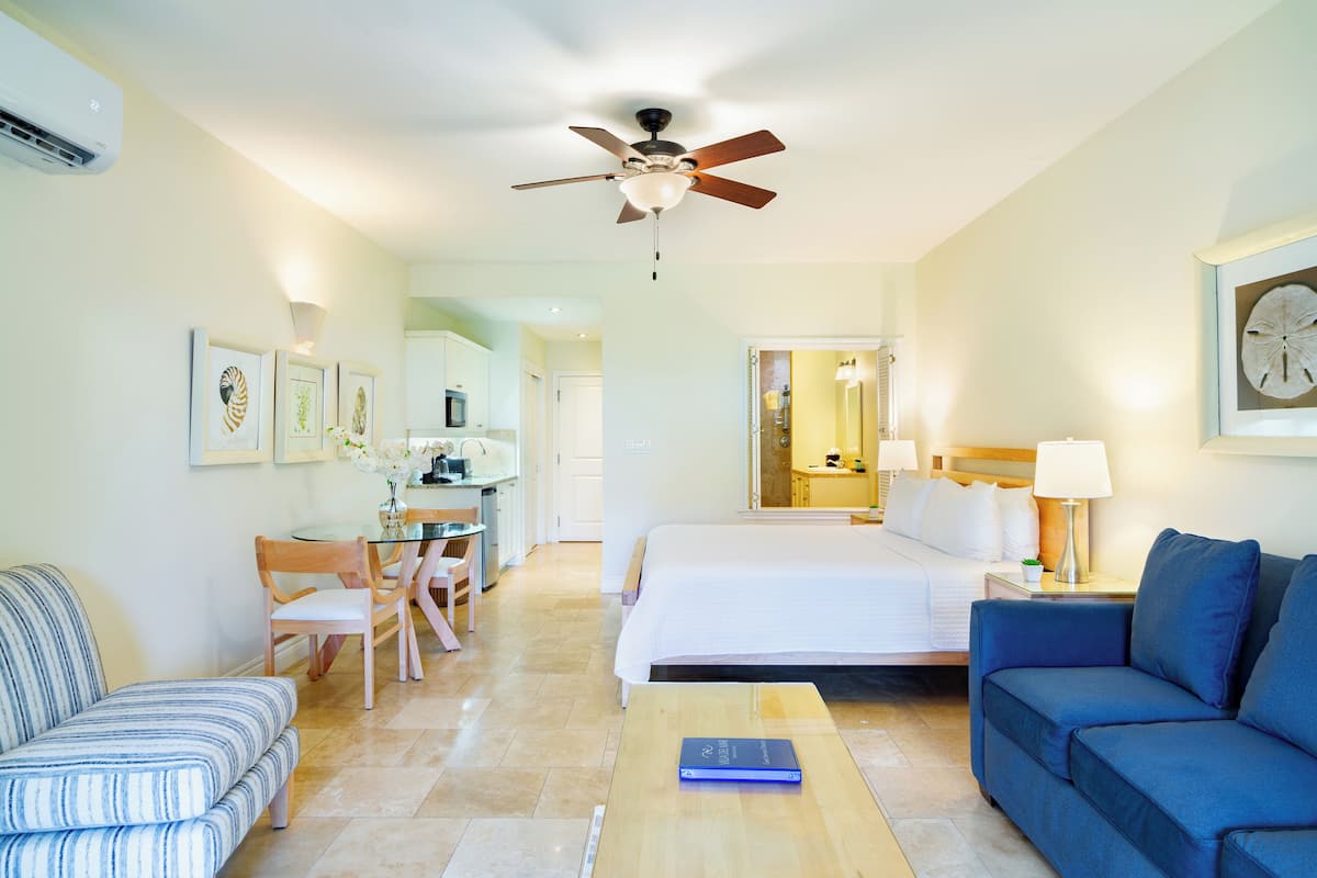 2 bedrooms, premium bedding, in-room safe, blackout curtains