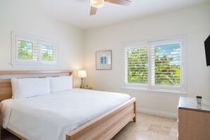 Premium bedding, in-room safe, blackout drapes, iron/ironing board - Villa del Mar (Providenciales)
