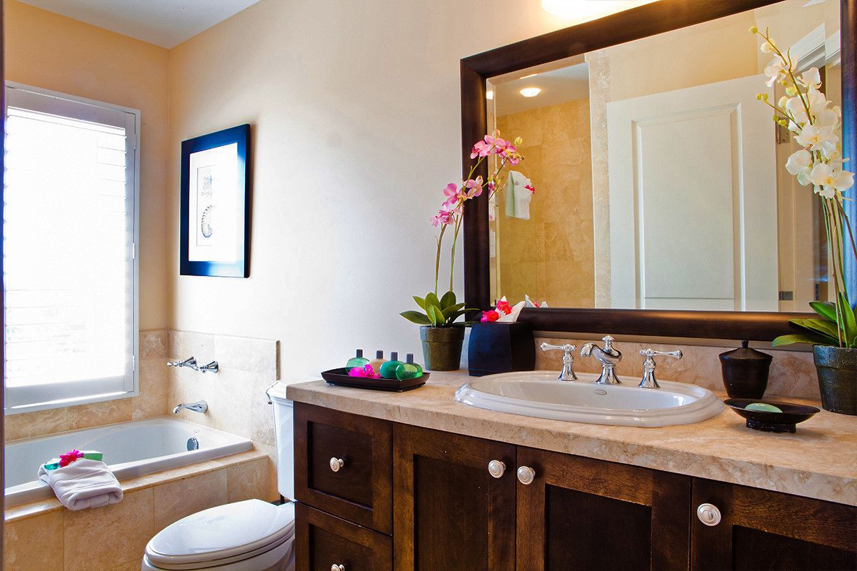 luxury suite, 3 bedrooms | bathroom | separate bathtub and shower, free toiletries, hair dryer, towels
