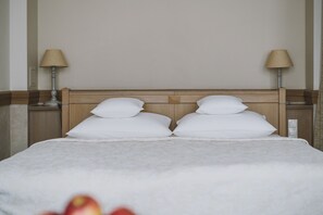 Standard Double Room Single Use | Hypo-allergenic bedding, minibar, in-room safe, desk - Art Hotel (Wroclaw)