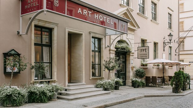 A building with a sign reading "Art Hotel". - Art Hotel (Wroclaw)