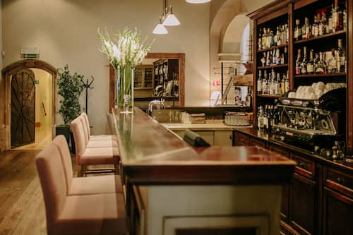 Bar (in der Unterkunft)