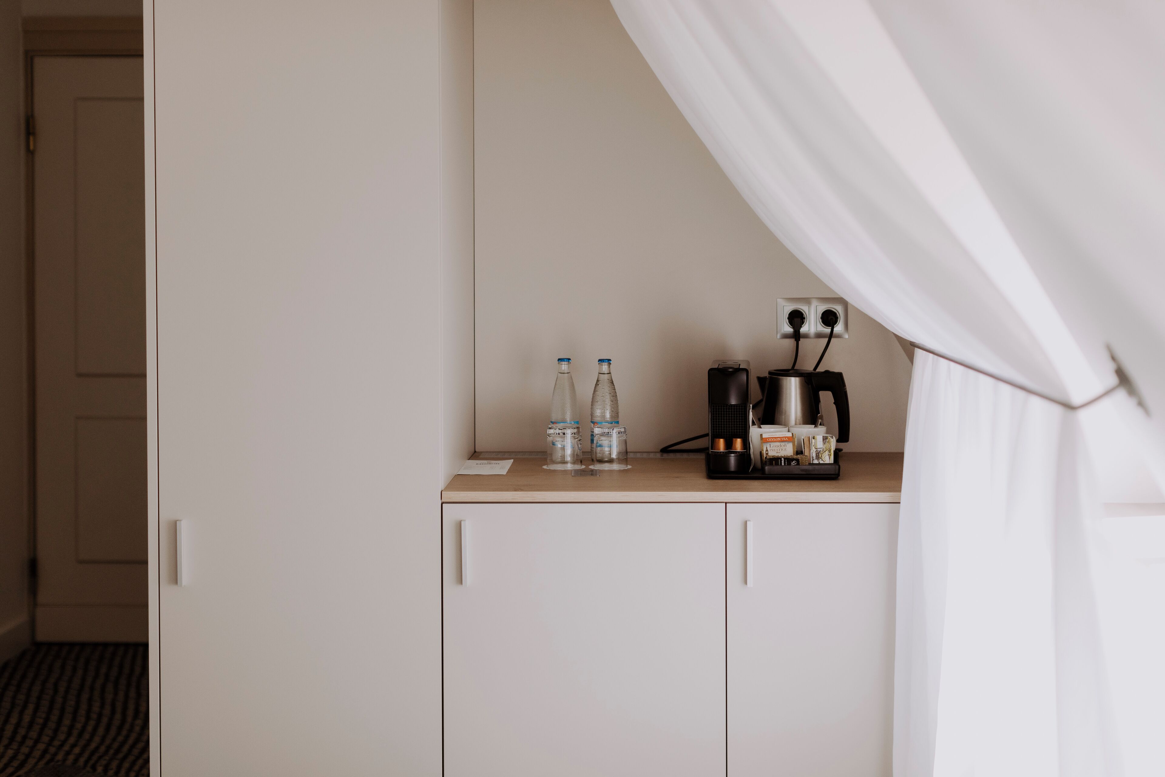 standard double room | hypo-allergenic bedding, minibar, in-room safe, desk