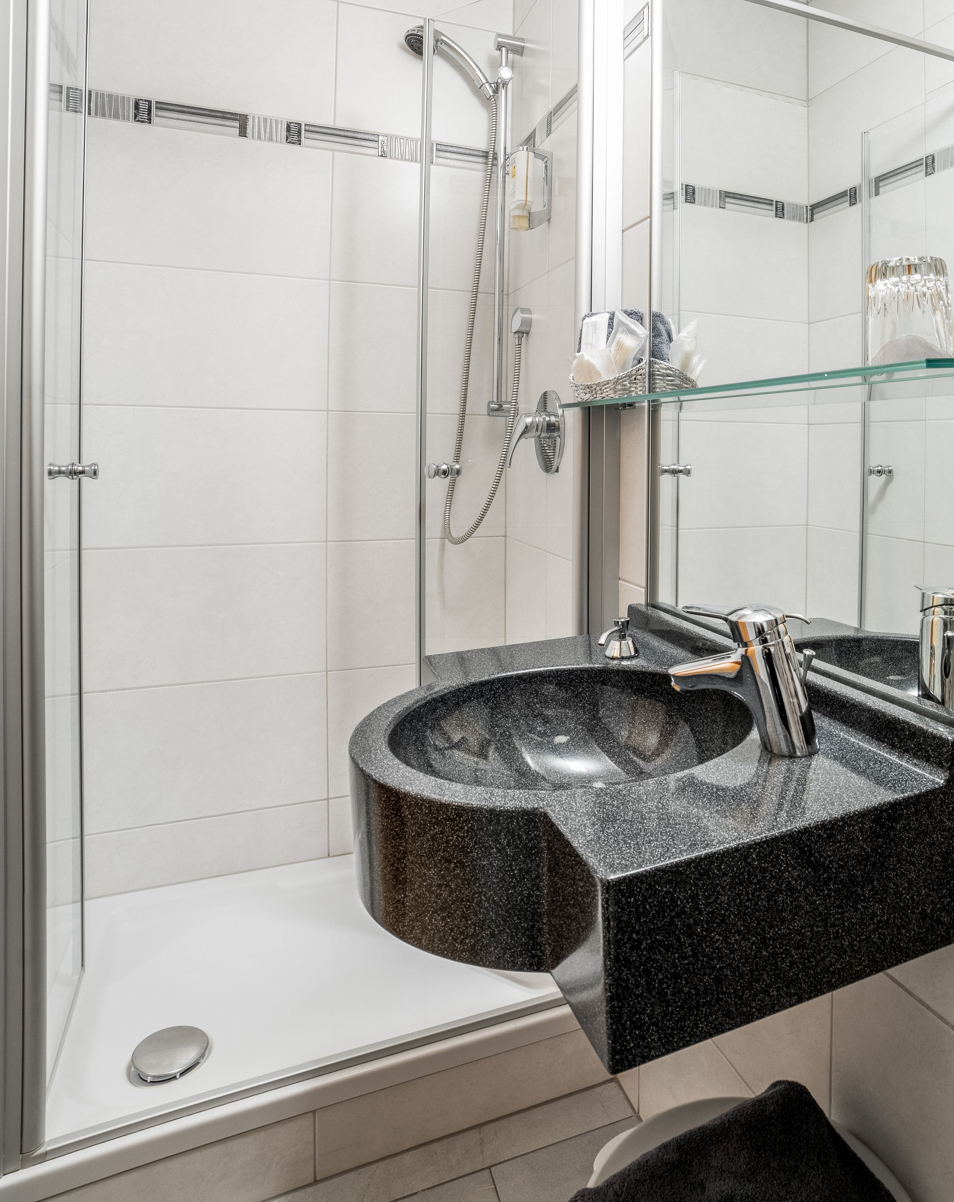 standard single room | bathroom | free toiletries, hair dryer, slippers, towels
