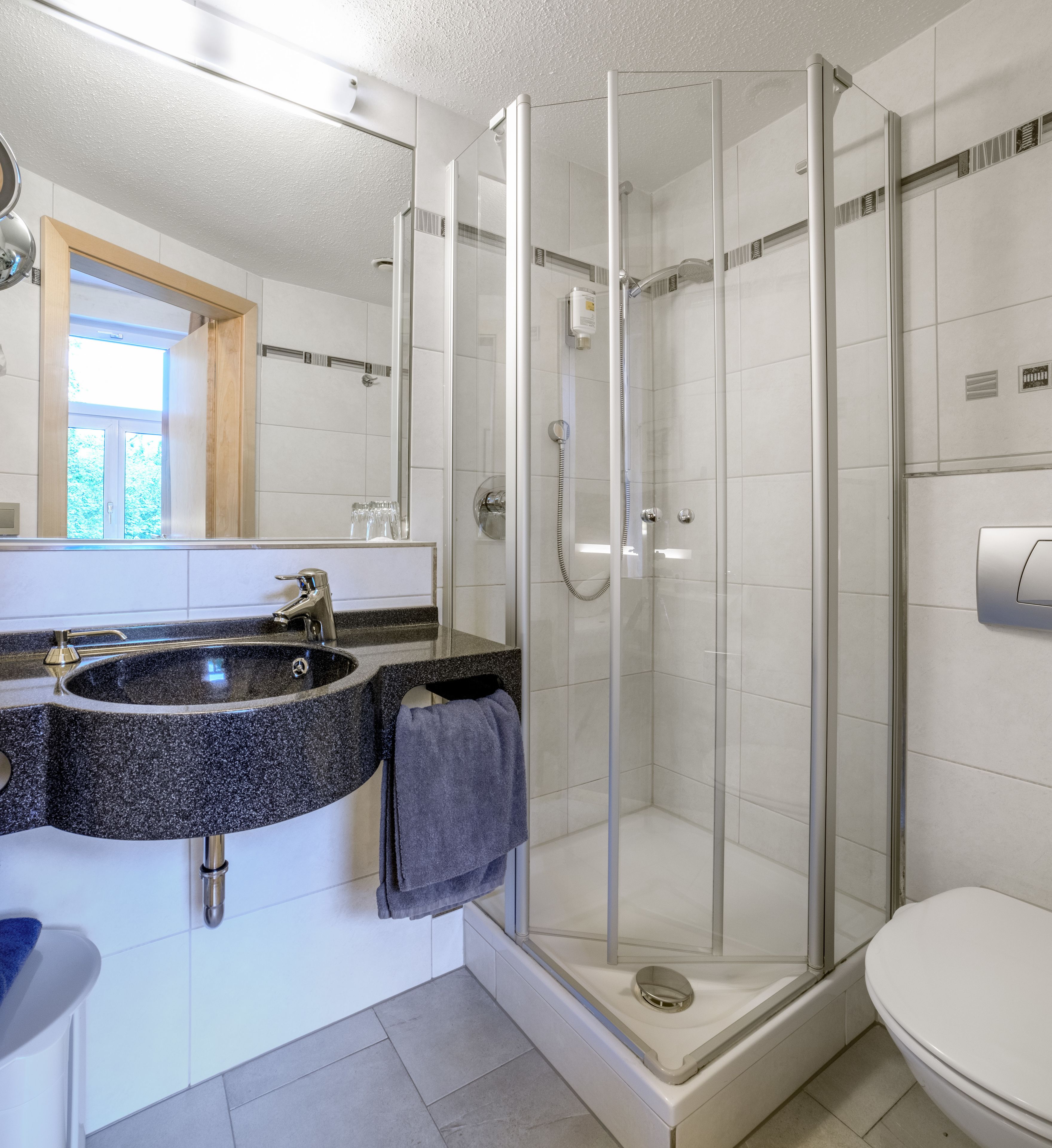 comfort single room | bathroom | free toiletries, hair dryer, slippers, towels