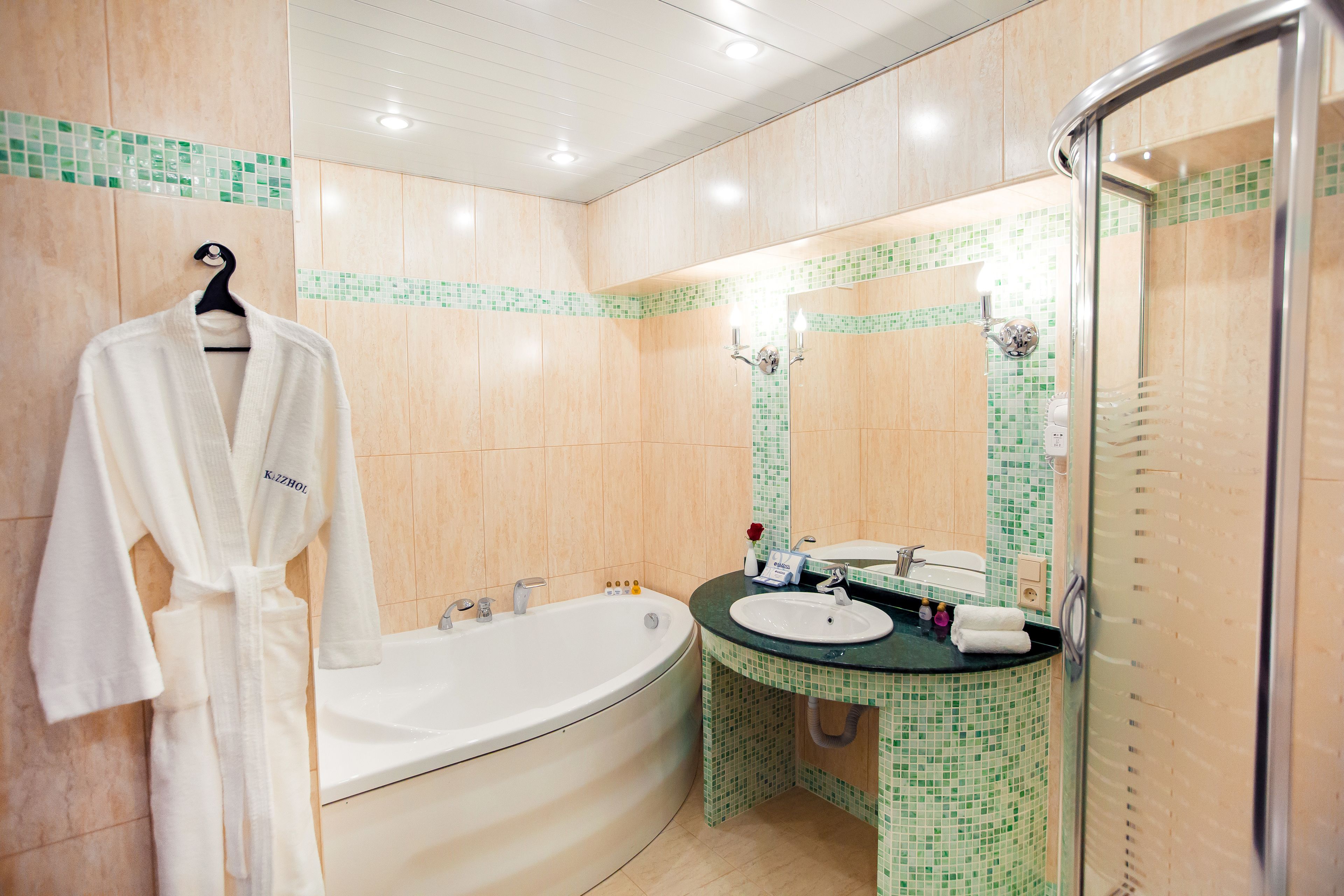 淋浴设施、免费洗浴用品、吹风机、拖鞋