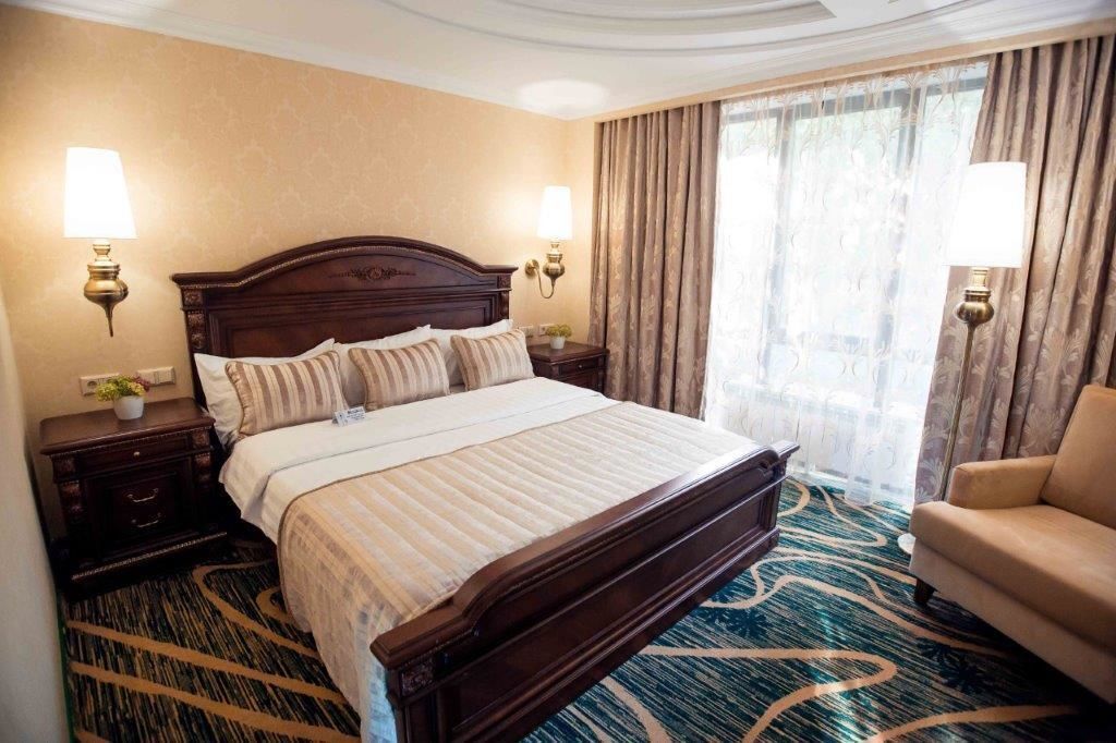 Premium bedding, minibar, in-room safe, desk