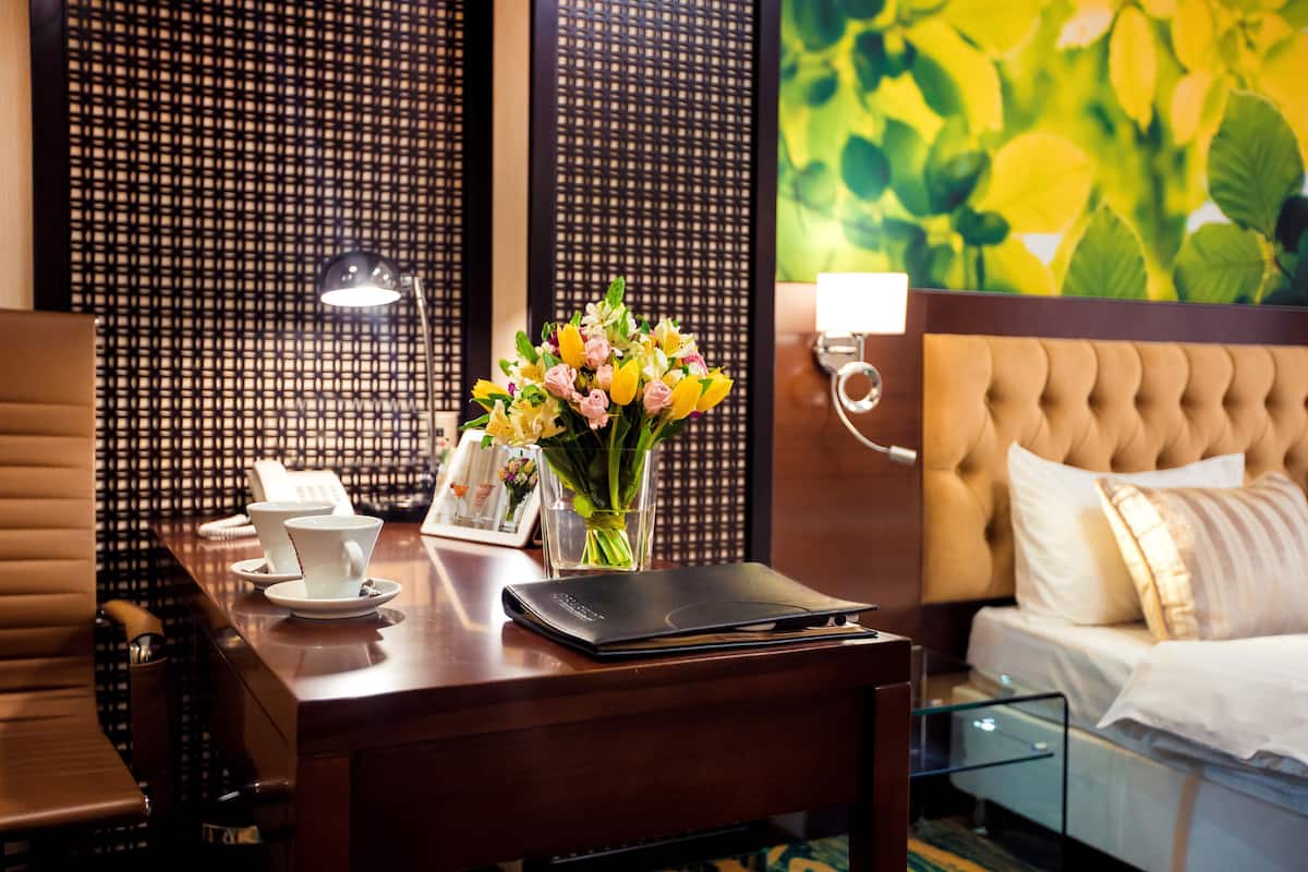 junior suite | in-room business centre