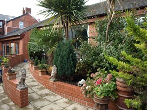 المنطقة المحيطة بالمنشأة