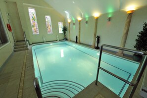 Indoor pool, pool loungers