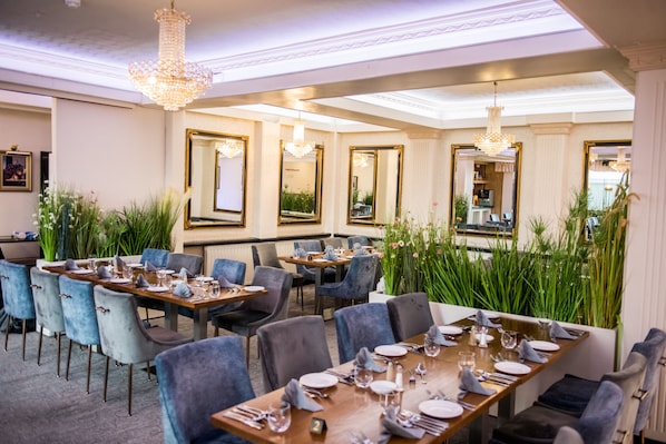 Breakfast and lunch served, local cuisine