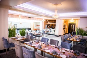 Breakfast and lunch served, local cuisine