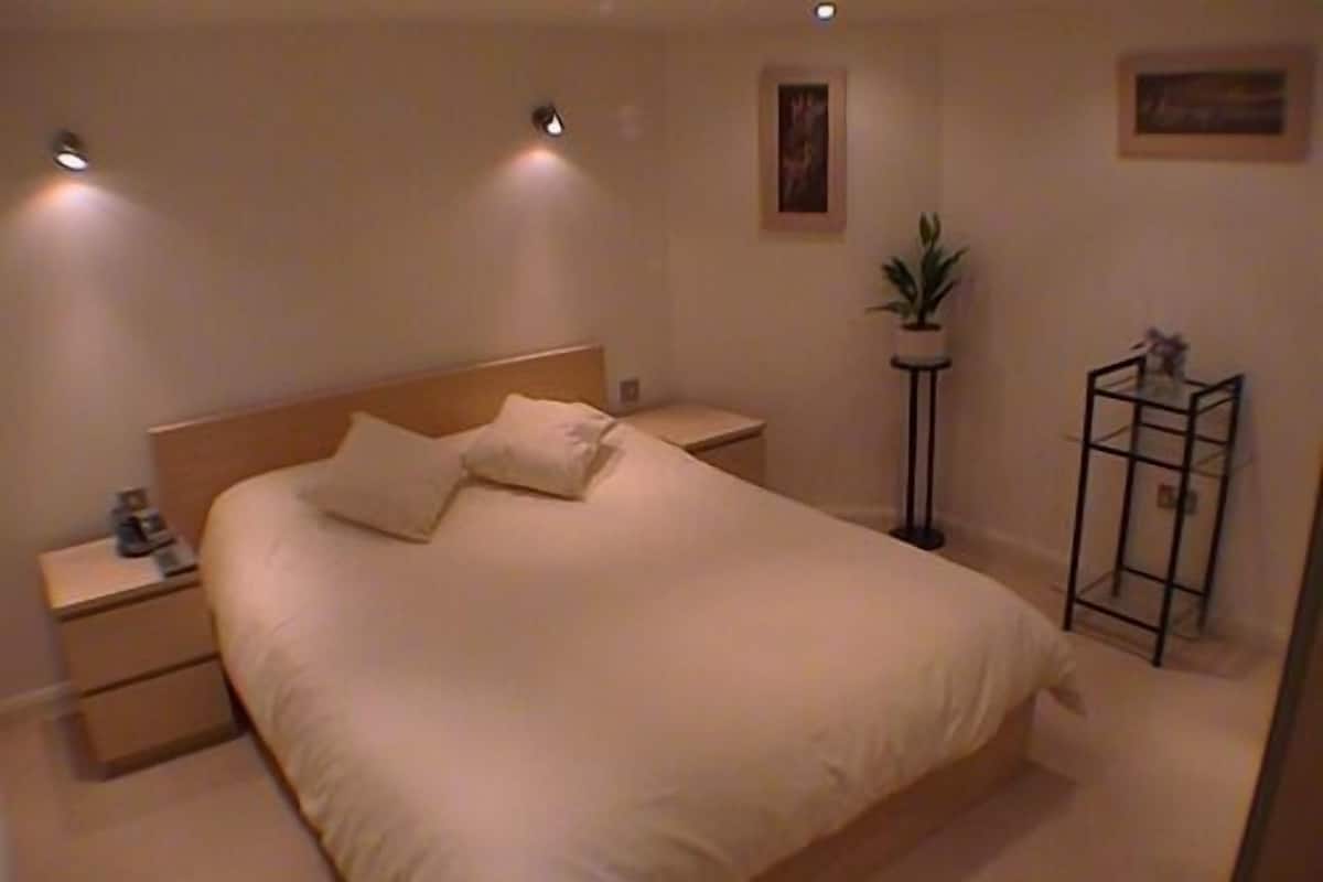 Iron/ironing board, free cots/infant beds, free WiFi