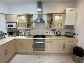 Apartment, Private Bathroom (One Bedroom  (Mulsanne)) | Private kitchen