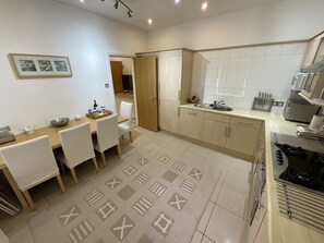 Apartment, Private Bathroom (One Bedroom  (Mulsanne)) | Private kitchen