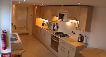 Earle House Serviced Apartments