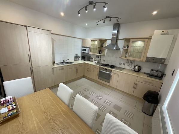 Apartment, Private Bathroom (One Bedroom  (Mulsanne)) | Private kitchen
