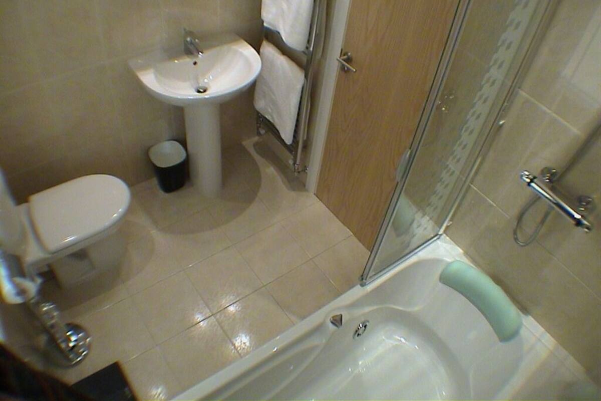 Apartment, Private Bathroom (Three Bedroom  (Corniche)) | Bathroom