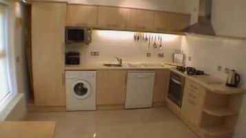 Full-sized fridge, microwave, stovetop, dishwasher