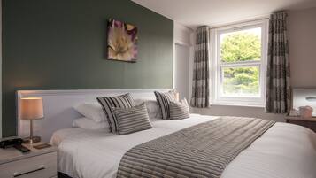 Room, 1 Double Bed, Non Smoking | Hypo-allergenic bedding, individually decorated, individually furnished