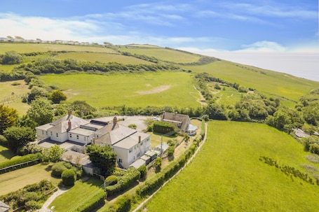 Exterior. Eype's Mouth Country Hotel